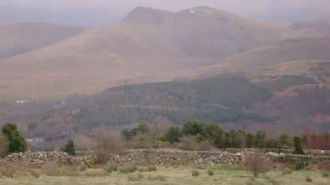 BBC The site of the crash at Llafar Valley, between Carnedd Llywelyn and Carnedd Dafydd