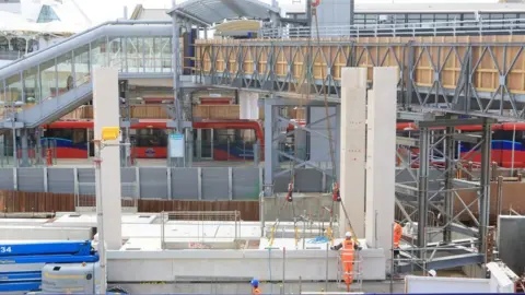 Transport for London The ongoing building