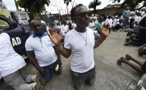 AFP People kneel to pray for victims of violent attacks across the country at Ikeja St Leo Catholic Church, Ikeja in Lagos, on May 22, 2018.