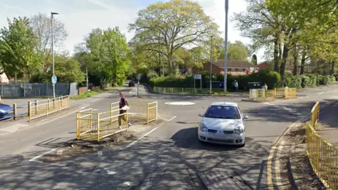 Google California Cross junction in Finchampstead