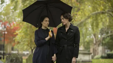 Sian Clifford and Phoebe Waller-Bridge in Fleabag