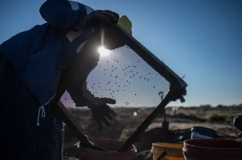 AFP Clara Maitse, 77, a former illegal miner in Kimberley, 5 June 2018