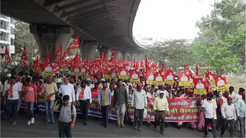 Pravin Thakre/BBC Marathi Onion protests in Maharashtra