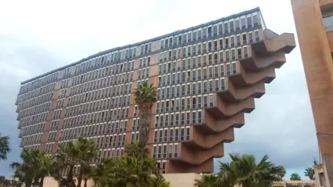 MOHAMED ZITOUNI Hotel du Lac