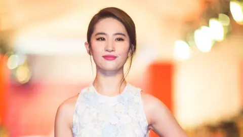 Getty Images Actress Liu Yifei arrives for the red carpet of the 19th Shanghai International Film Festival at Shanghai Grand Theatre on 11 June 2016 in Shanghai, China.