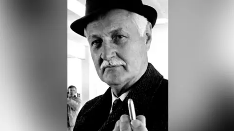 Getty Images Scott Werner, FBI special agent in Denver, holds a 7.62mm bullet, 31 October 1969