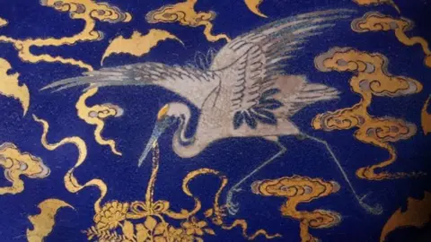 Dreweatts 18th Century Chinese vase