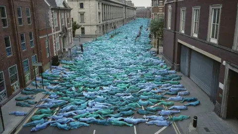 Ferens Art Gallery/Spencer Tunick Spencer Tunick's Sea of Hull installation in the streets of Hull