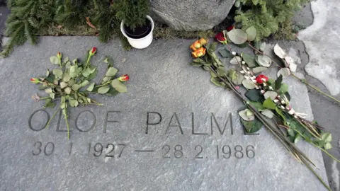 AFP Grave of assassinated Swedish Prime Minister Olof Palme in Stockholm, with roses (file photo)