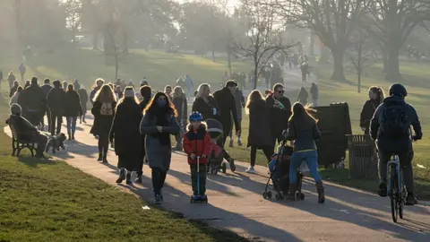 Alamy South Londoners take their exercise in a cold Brockwell Park in Lambeth and during the third pandemic lockdown, on 9th January 2021, in London, England