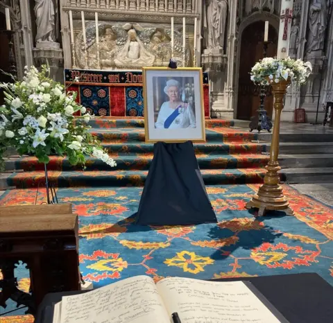 Katy Lewis/BBC Book of condolence at St Albans Cathedral