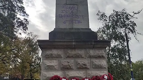 Metropolitan Police Graffiti saying Israel is a terrorist state