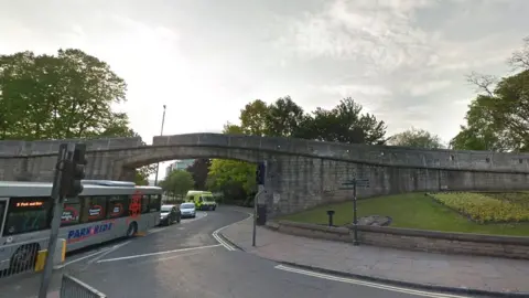 Google Traffic in York near Lendal Bridge