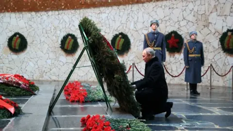 Reuters President Putin laid a wreath at the Mamayev Kurgan memorial complex in Volgograd