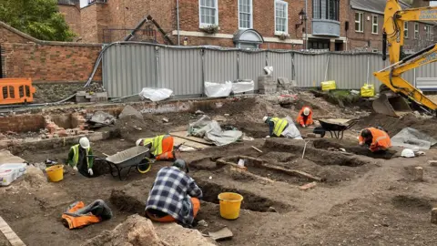 ULAS Archaeologists at work in Leicester