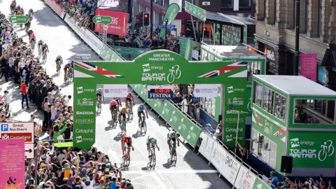 SWPIX.COM Mathieu van der Poel wins the final stage of the 2019 race on Deansgate