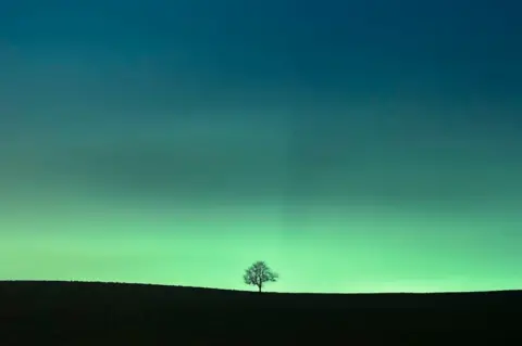 Ryan Harris @ryanharrisphoto Aurora borealis seen from Ravenshead in Nottinghamshire