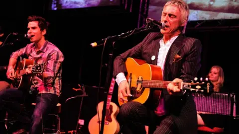 Getty Images Paul Weller and Kelly Jones from Stereophonics play in Abbey Road, 2009
