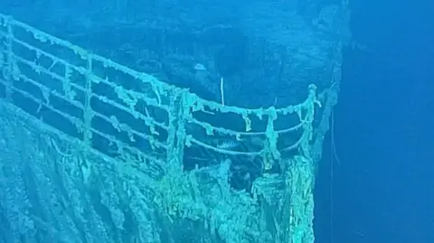 Bow of Titanic missing section of railing