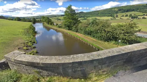 Google Leeds and Liverpool Canal, near Kildwick