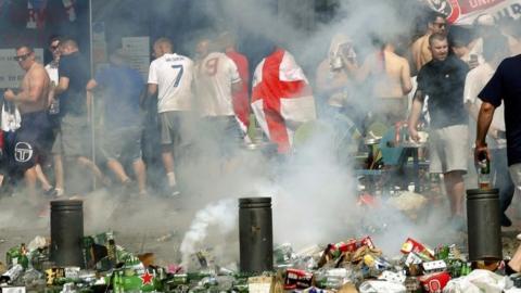 Euro 2016: Marseille clashes leave England fans in hospital - BBC News