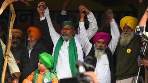 Getty Images Rakesh Tikait with other farm leaders