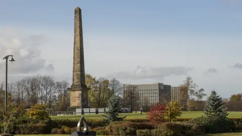 Getty Images Daylight picture of Nelson's Monument in Glasgow Green surrounded by trees