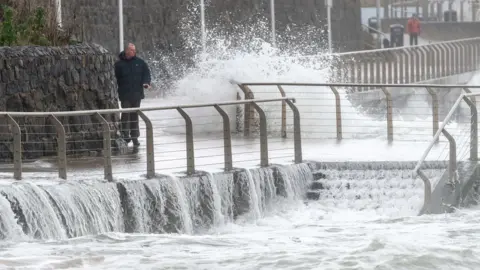 Pacemaker waves in Portrush