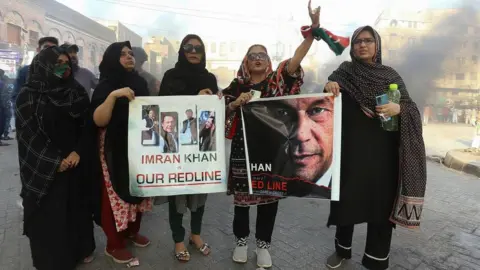 Getty Images Supporters of Imran Khan hold a protest in Hyderabad on 9 May 2023 after the former Pakistani prime minister was arrested on corruption charges.