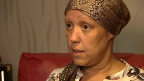 Alamy Lynnette Wallace