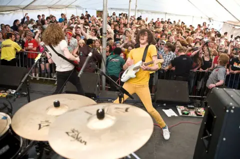 stuartmoffat.com Twin Atlantic's 2008 debut at Bella