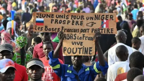 Getty Images CNSP supporters call on the French military to leave Niger.