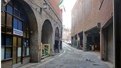 Geograph/Robin Webster Goswell Hill