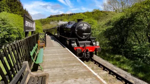 Scott Robinson/Geograph Steam engine at Newtondale Halt