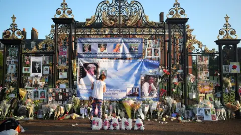 Reuters Tributes at Kensington Palace