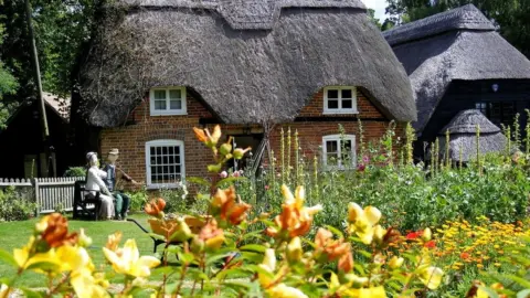 Gillian Thomas Furzey Gardens