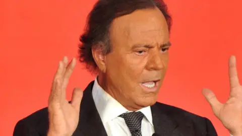 Getty Images Spanish singer Julio Iglesias attends a press conference to promote his concert at Regent Hotel in Beijing, China, 1 April 2013