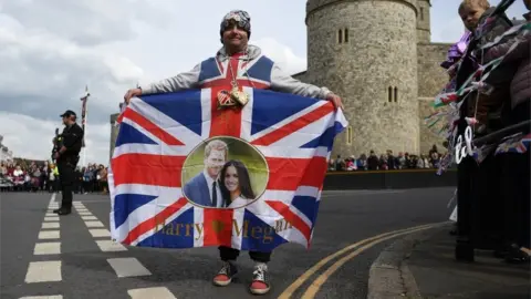 EPA/ANDY RAIN Wellwishers in Windsor