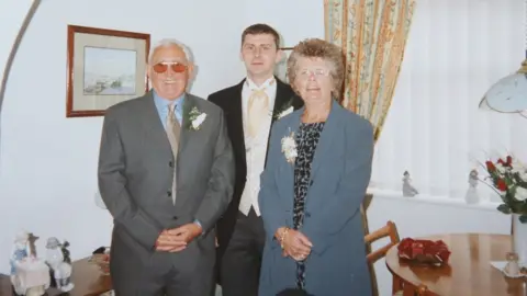 Gareth Jones Simon and his parents