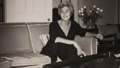 Connie Harvey/Freud Museum London Muriel Gardiner in 1960