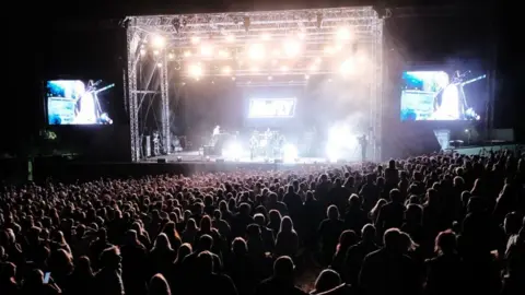 Gordon Tant McFly live on stage at night