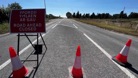 BBC A48 with closure signs