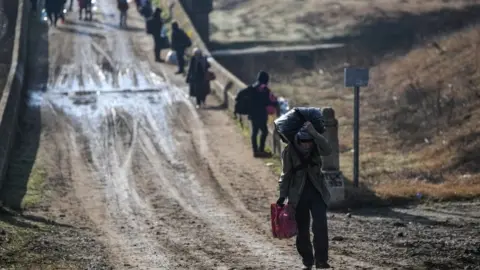 AFP Migrants make their way to Greece