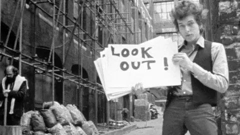 Don't Look Back Bob Dylan in Don't Look Back