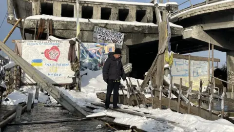 Sarah Rainsford/BBC The Archbishop of Canterbury visited a bombed bridge in Irpin as well as the site of a mass grave of civilians