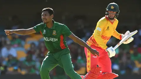 Bangladesh bowler Mustafizur Rahman and Zimbabwe batter Sean Williams