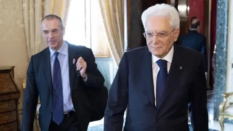 EPA Italian Prime Minister-designate Carlo Cottarelli (left) and Italian President Sergio Mattarella in Rome. Photo: 29 May 2018