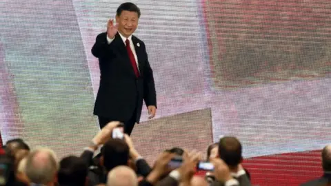 AFP China's President Xi Jinping (C) arrives to speak on the final day of the APEC CEO Summit on 10 November