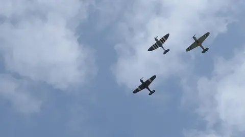 Alamy VE Day 70th anniversary celebrations. RAF's wartime fighter planes of the Battle of Britain Memorial Flight flying over Horse Guards, Whitehall, London