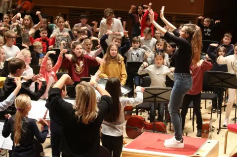 Alister G Firth Nicola Benedetti session with young people